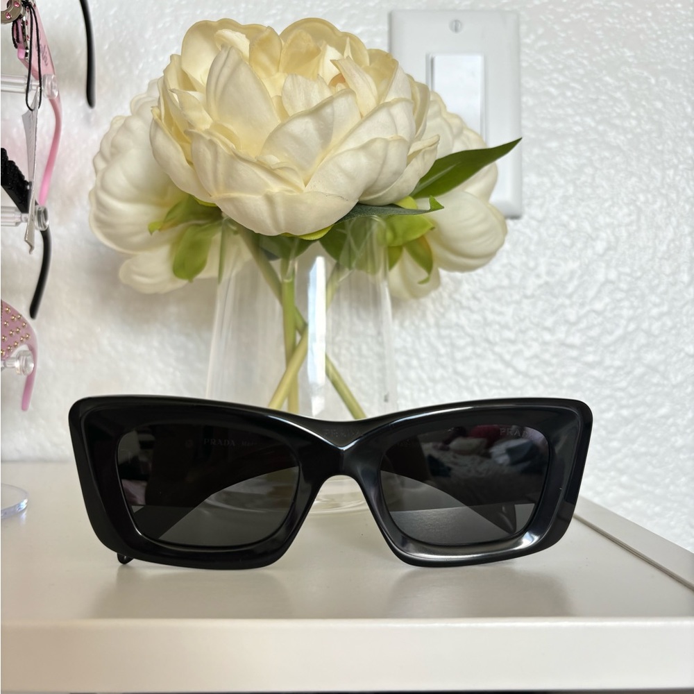 SOLD🩷Black Classic Prada Sunglasses, well loved and in great shape.